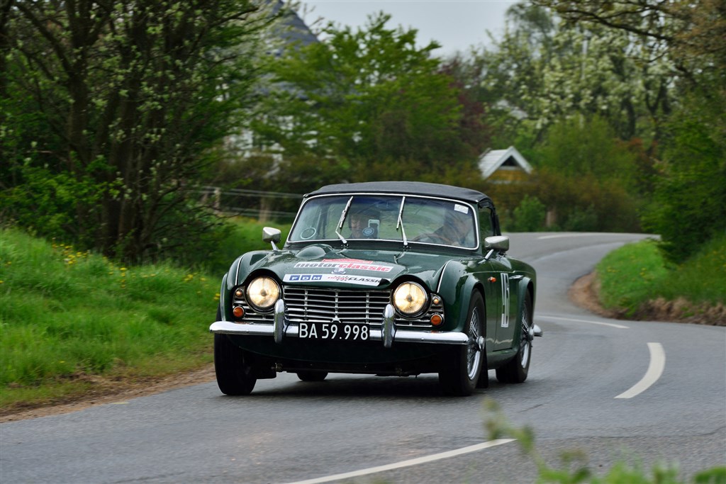 Det kan være svært for nye kørere at komme ind i motorsporten, men Peder Andersen og Jørgen Frederiksen gjorde det med bravur, da de tog sejren i Oresund Tourist Rally i deres Triumph TR4
(Foto: Michael Eisenberg)